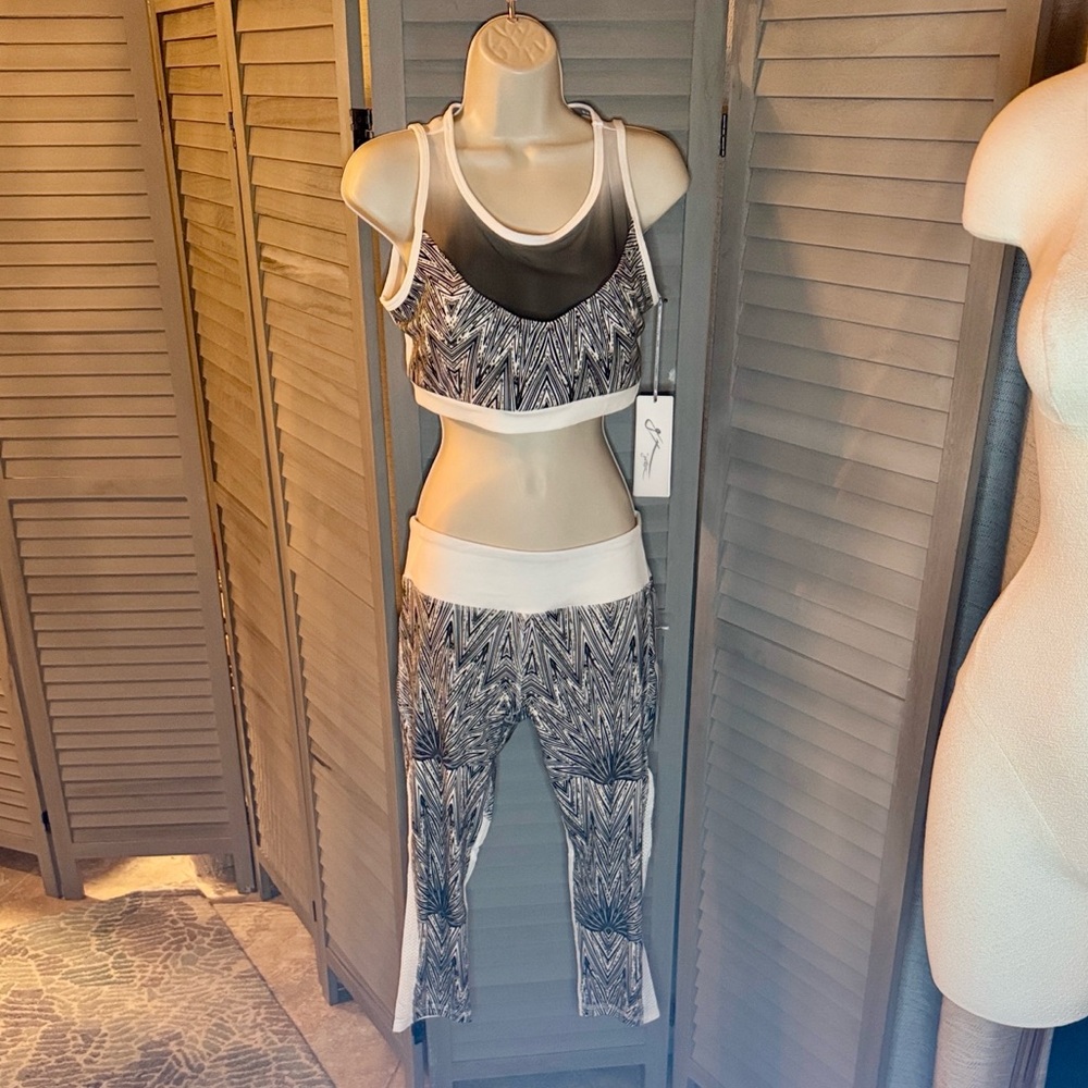 Gottex NWT Black and White Patterned Sports Bra & Leggings (SET) w/Mesh sz. Med